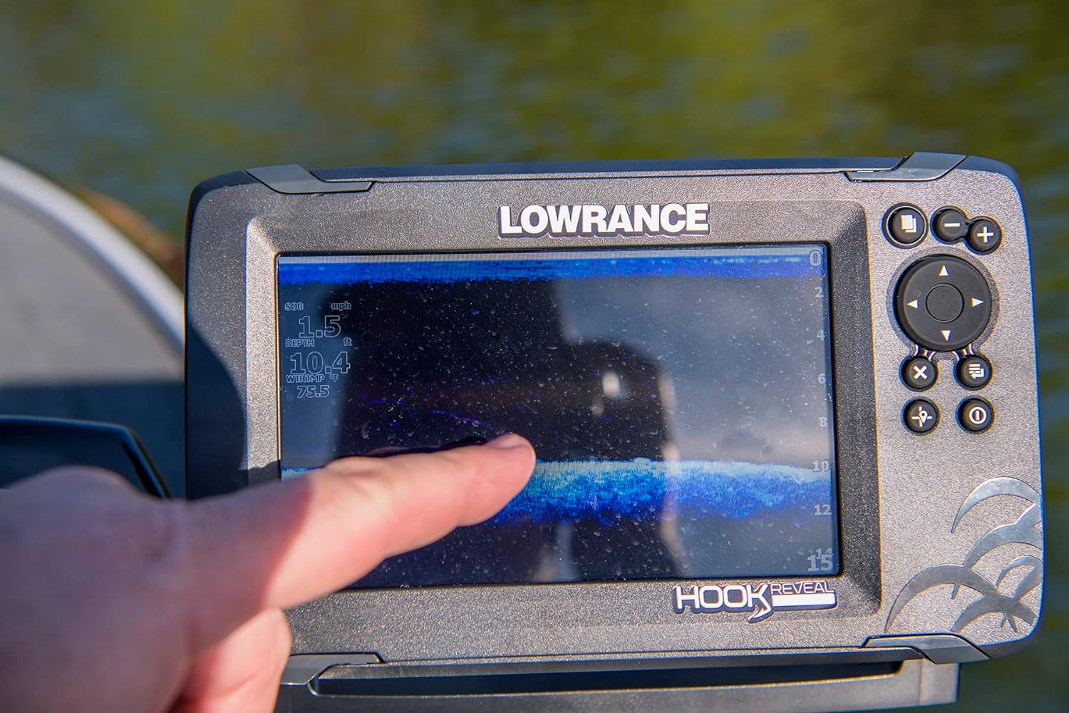 Lowrance Hook Reveal 7 Inch Fish Finders With Transducer, Plus Optional Preloaded Maps